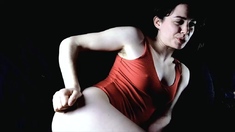 Solo big ass brunette uses toy