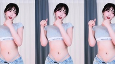 Amateur Webcam Cute Teen Plays Solo with Big Dildo